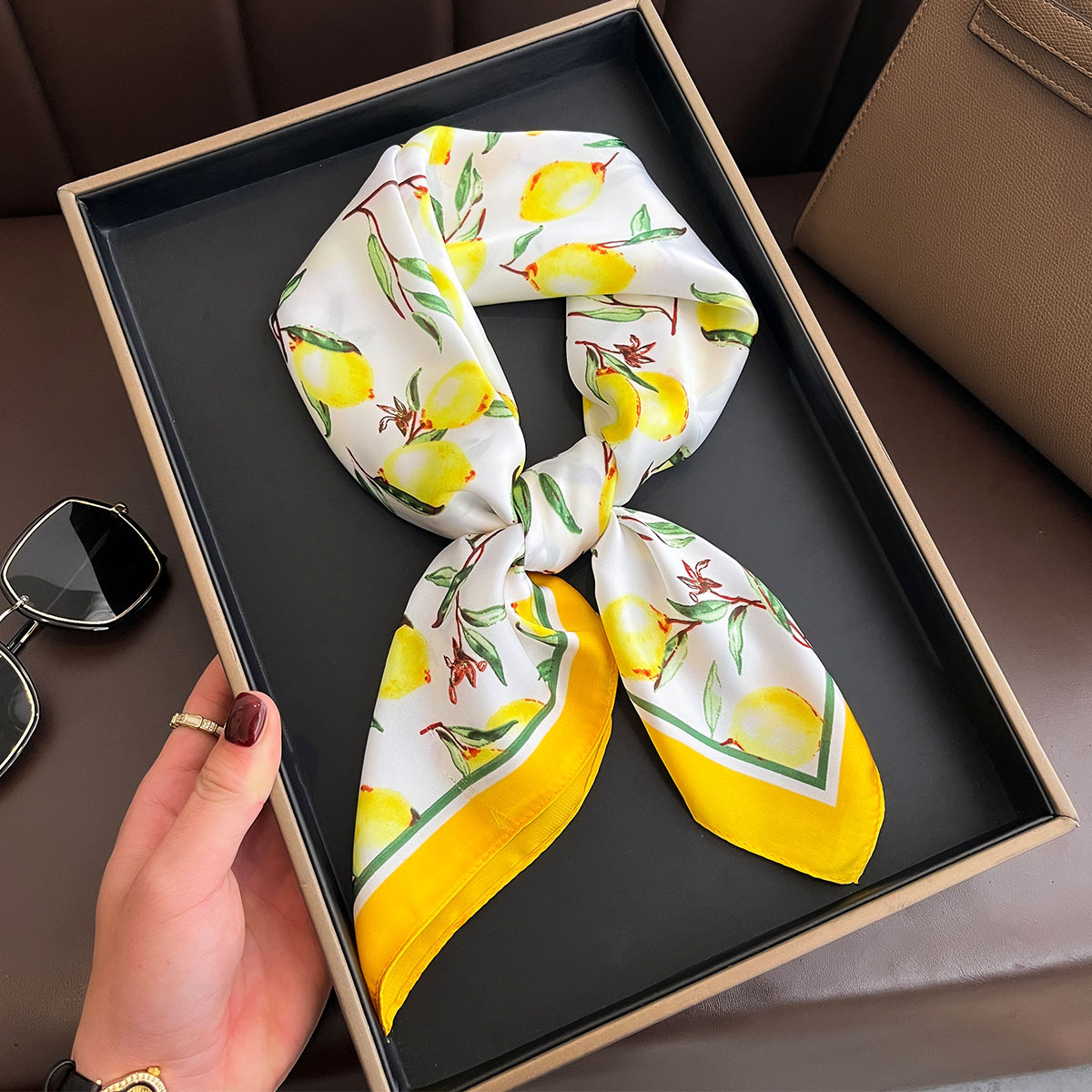 Luxury Bags Yellow - Syal Sutra Persegi Gambar Lemon Kuning