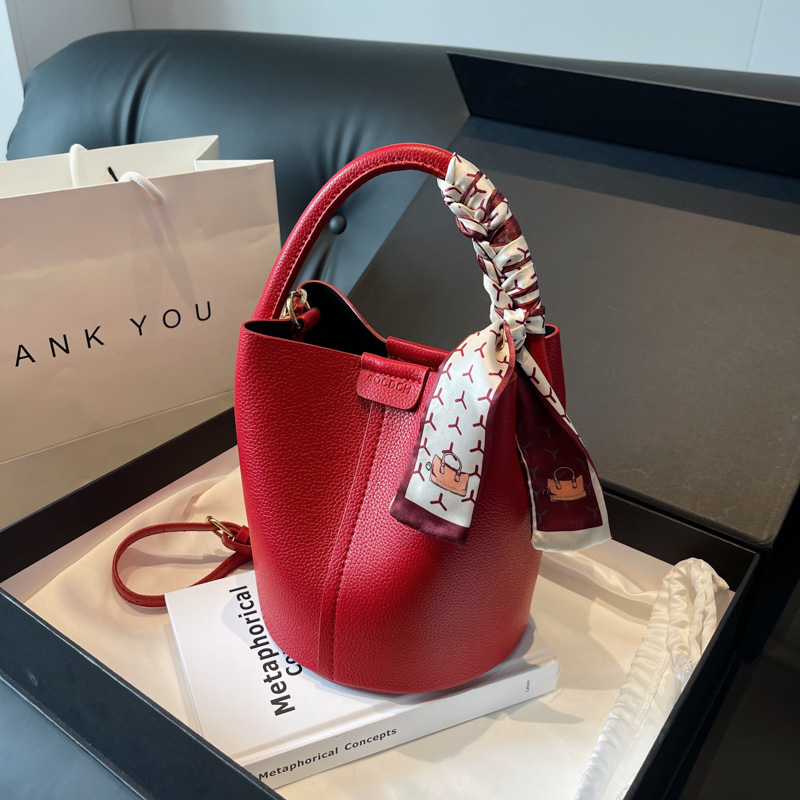 Luxury Bags In Sale - Tas bahu dan selempang PU merah