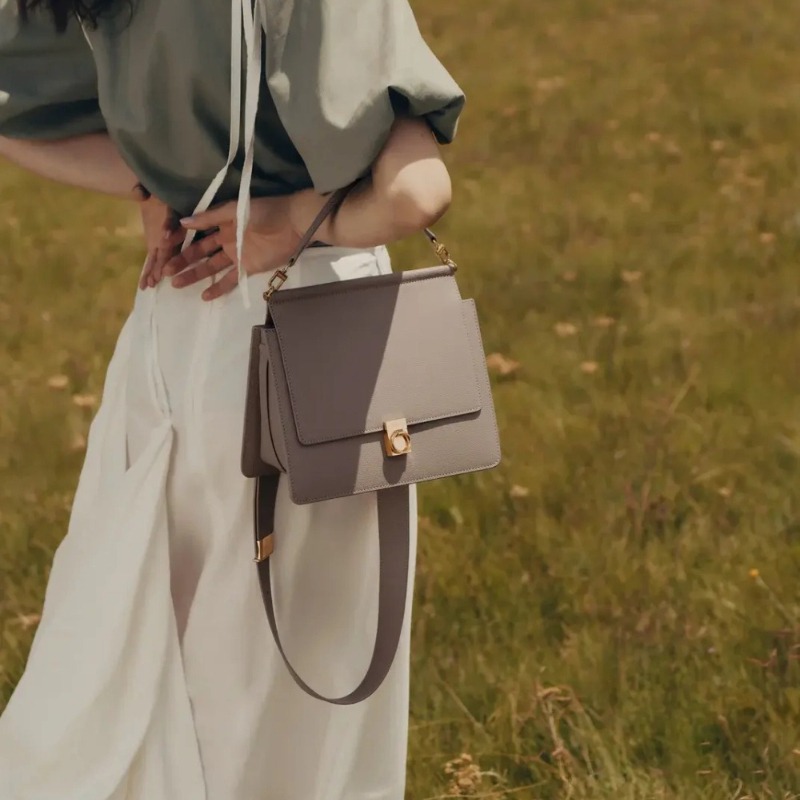 Tas Selempang Numéro Sept Wani - Luxury Bags Gold ulasan dan harga