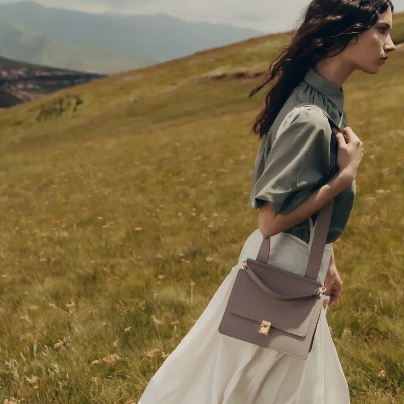 Tas Selempang Numéro Sept Wani - Luxury Bags Gold ulasan dan harga